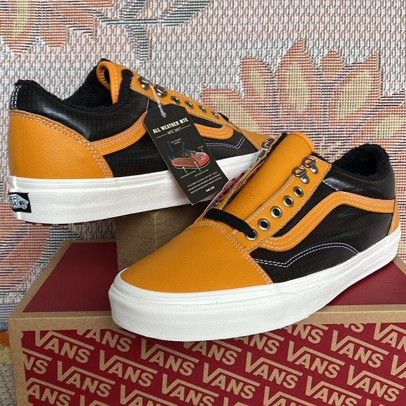 Vans Shoes - Vans WMNS Old Skool Mte (Mte) Apricot/Black
VN0A348F2NF
Sneakers All Weather